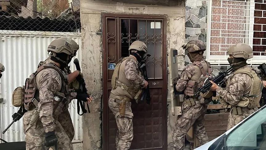 İzmir merkezli 9 ilde terör örgütü DEAŞ operasyonunda 14 şüpheli yakalandı