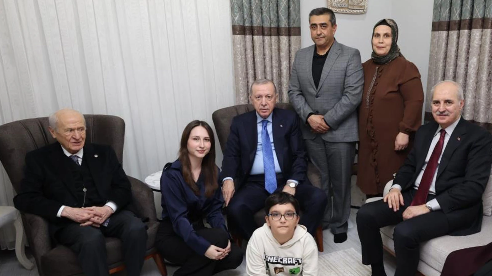 Cumhurbaşkanı Erdoğan ve Bahçeli'den depremzede aileye ziyaret