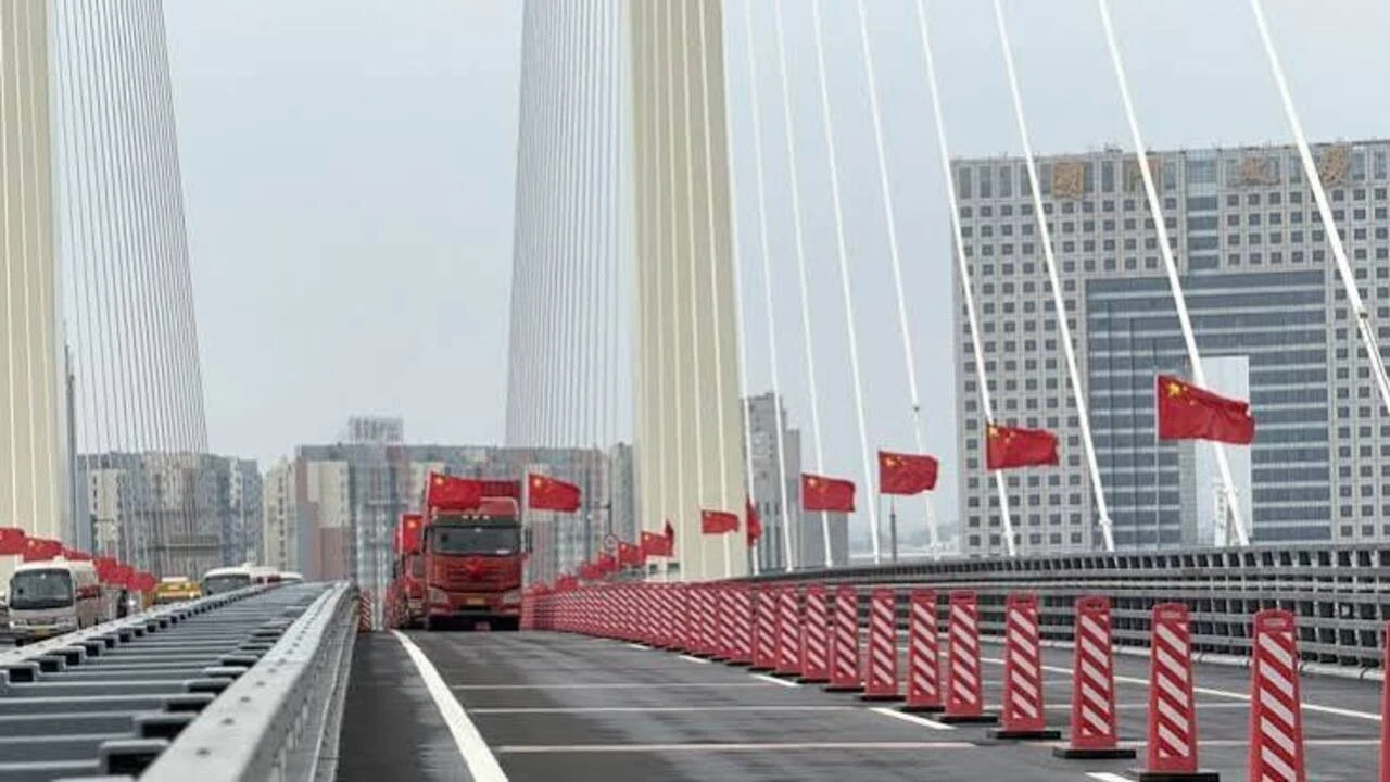 Çin Ve Kuzey Kore Sınırında Yıllardır Beklenen Köprü Artık Faaliyette