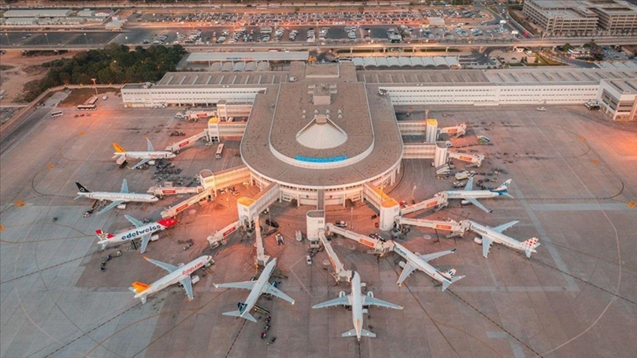 Her üç yolcudan ikisi İstanbul ve Antalya Havalimanlarını tercih etti