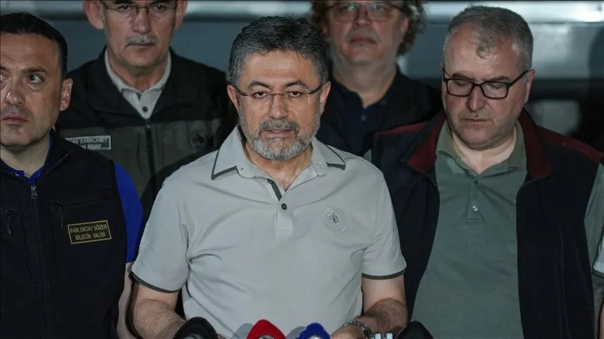 Tarım ve Orman Bakanı Yumaklı: Ekiplerimiz bugün ülke genelinde 54 yangınla mücadele etti