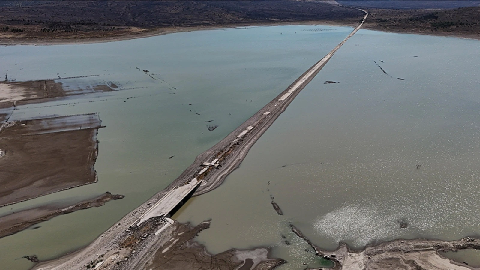 Kuraklık krizi gitgide derinleşiyor: Barajlarda su kalmadı