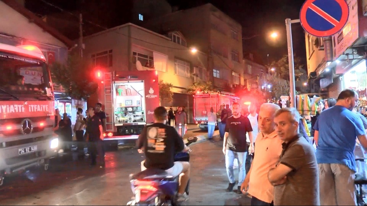 Beyoğlu’nda tüp patladı, mahalleli sokağa döküldü