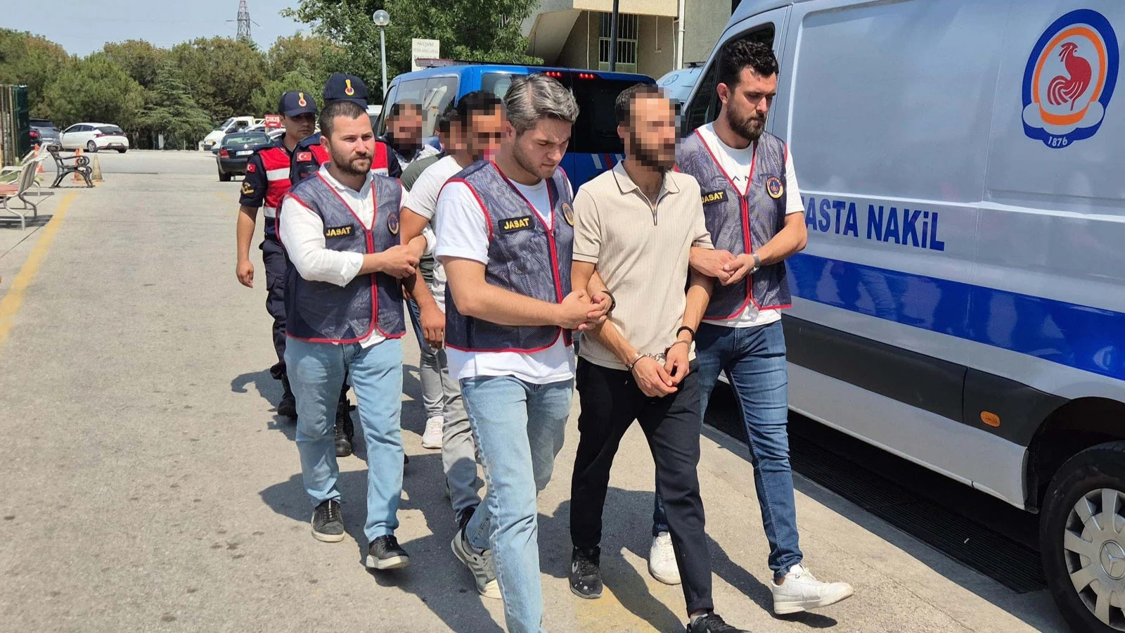 Arkadaşlarıyla plan yapıp çalıştığı iş yerinde hırsızlık yaptı