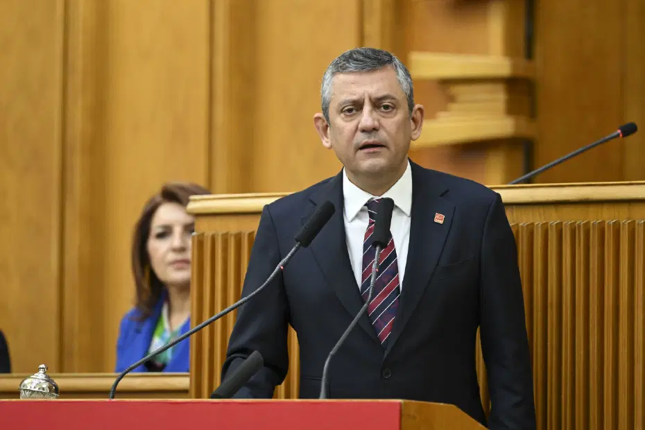 Özel, Erdoğan'ı hedef alan Yunan gazeteciye sert çıktı: Orada dur!