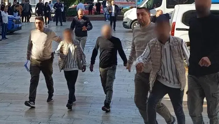 Sevgilisinin Evinde Eşiyle Karşılaşınca Ortalık Karıştı! Kaçışı Adliyede Bitti
