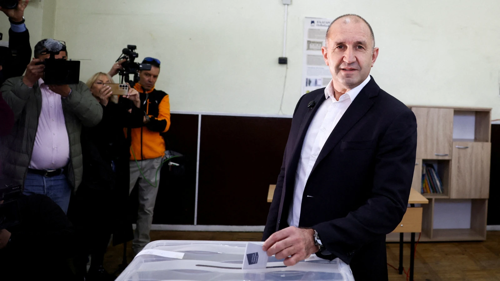 Bulgaristan'da Avrupa karşıtı Radev zaferini ilan etti