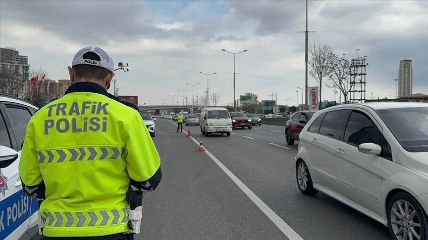 Bayram trafiği tedbirleri kapsamında 69 bin 11 personel görev başında