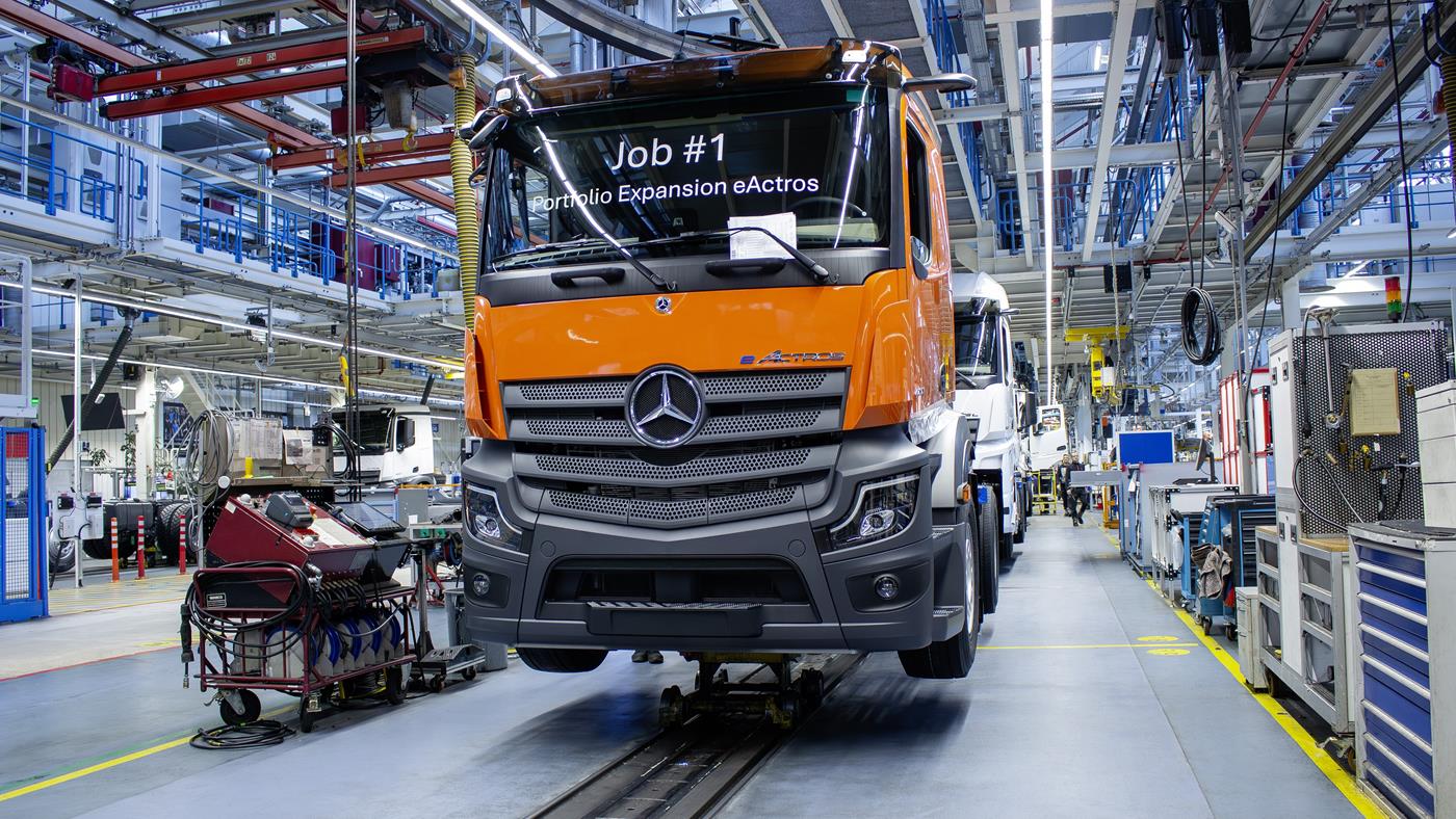 Mercedes-Benz Trucks, elektrikli eActros 400'ün üretimine başladı