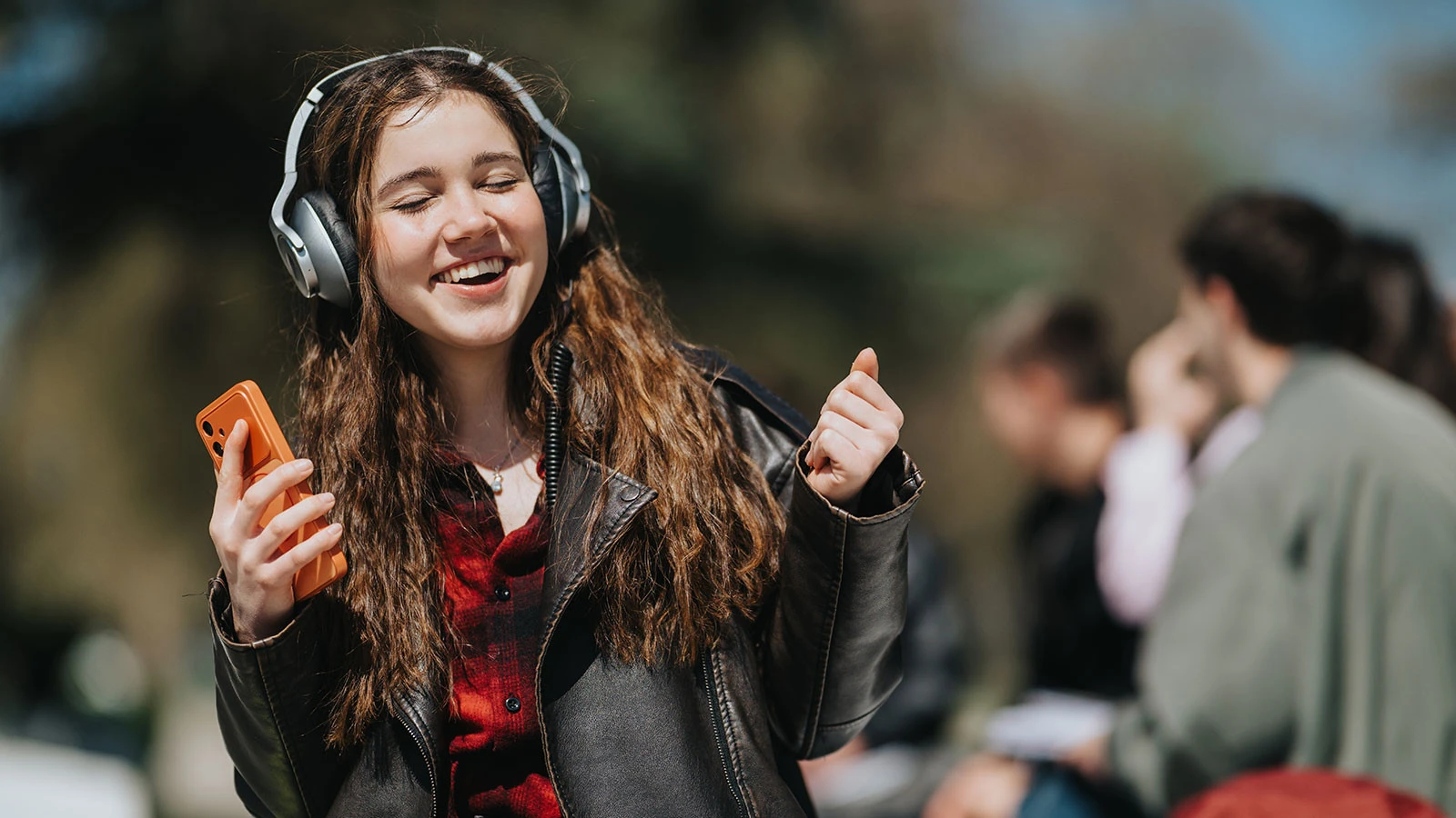 İngiltere'de Otobüslerde Yüksek Sesli Müzik Dinleyenlere 100 Sterlin Ceza Kesilecek