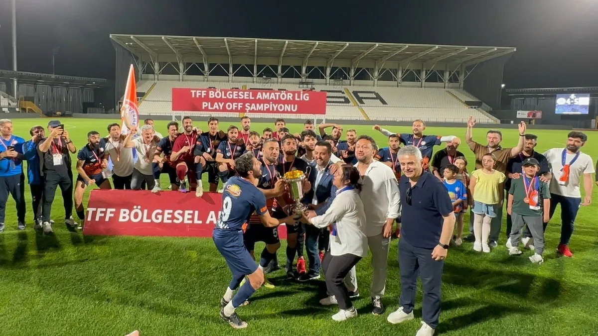 1556 nüfuslu köyün takımı 3. Lig'e yükseldi