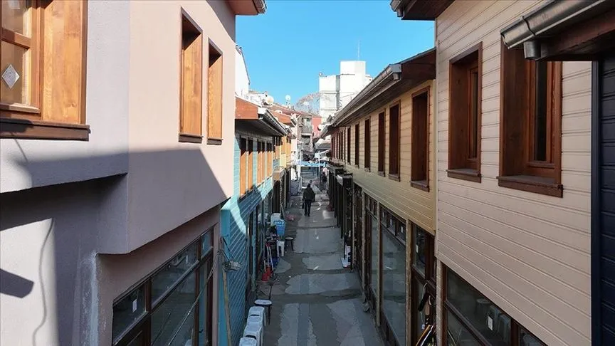 Renklenen "Dar Çarşı" estetik bir görünüme kavuştu