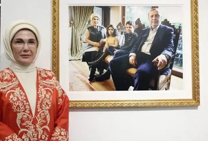 Emine Erdoğan, Vakıfbank Sanat Galerisi'nin açılışına katıldı