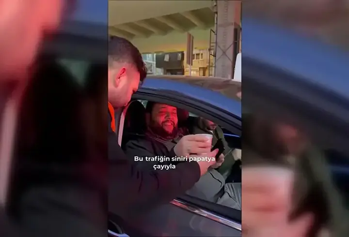 AK Parti Gençlik Kolları trafiğe dikkat çekti: Sürücülere papatya çayı dağıttılar