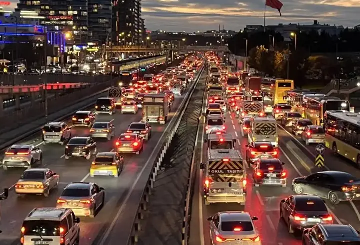 İstanbul’da trafik yoğunluğu yüzde 89’a ulaştı