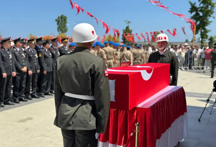 Şehit er, memleketi Giresun'da son yolcuğuna uğurlandı