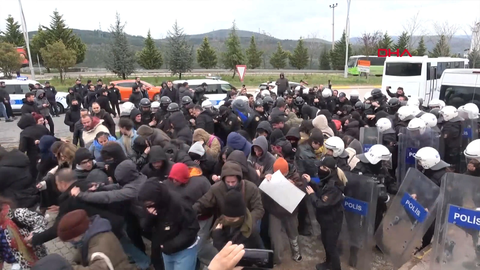 Kocaeli Üniversitesi’ndeki protestoda 6 kişi gözaltına alındı