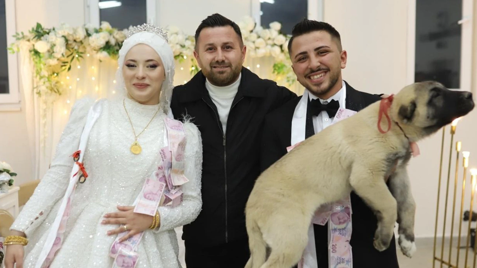 Denizli’de düğünde gelin ve damada takı yerine çoban köpeği hediye edildi