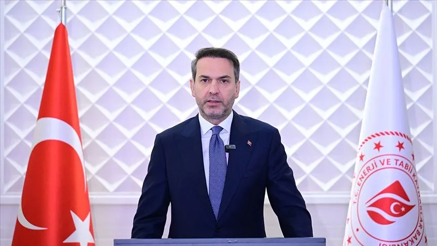 Bakan Bayraktar, Paris'teki IEA Bakanlar Toplantısı'nda ikili görüşmeler gerçekleştirdi