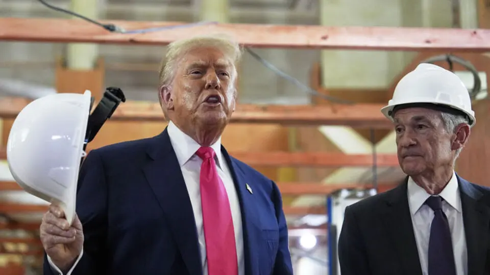 Trump, Fed'in inşaat projesinde incelemelerde bulundu