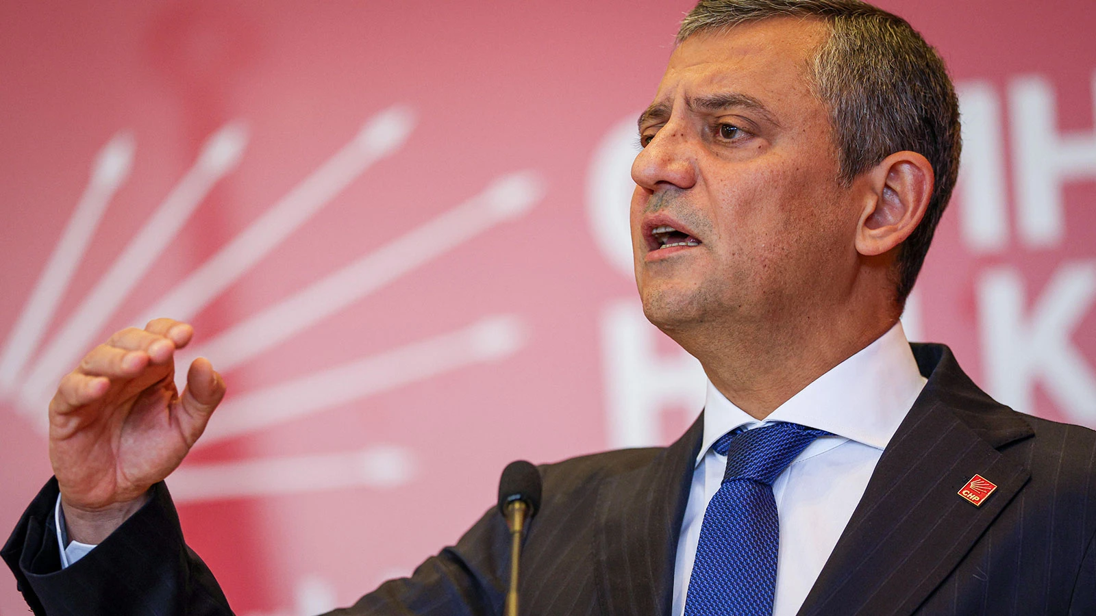 Belediyelere yönelik operasyonların ardından CHP lideri Özel, MYK'yı topladı