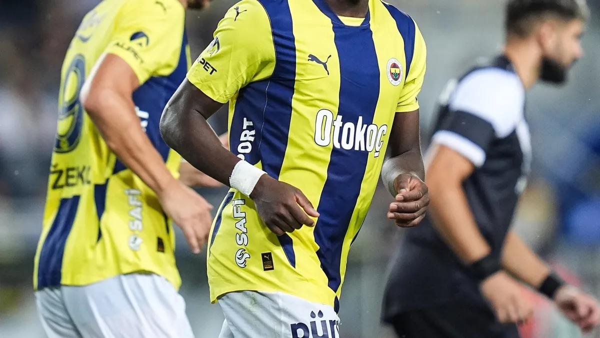 Fenerbahçe'nin eski yıldızı taraftarı çıldırttı! "En kötüsüsün"