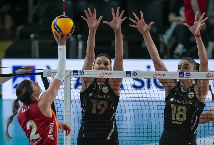 Kadınlar Kupa Voley'de ilk finalist VakıfBank oldu