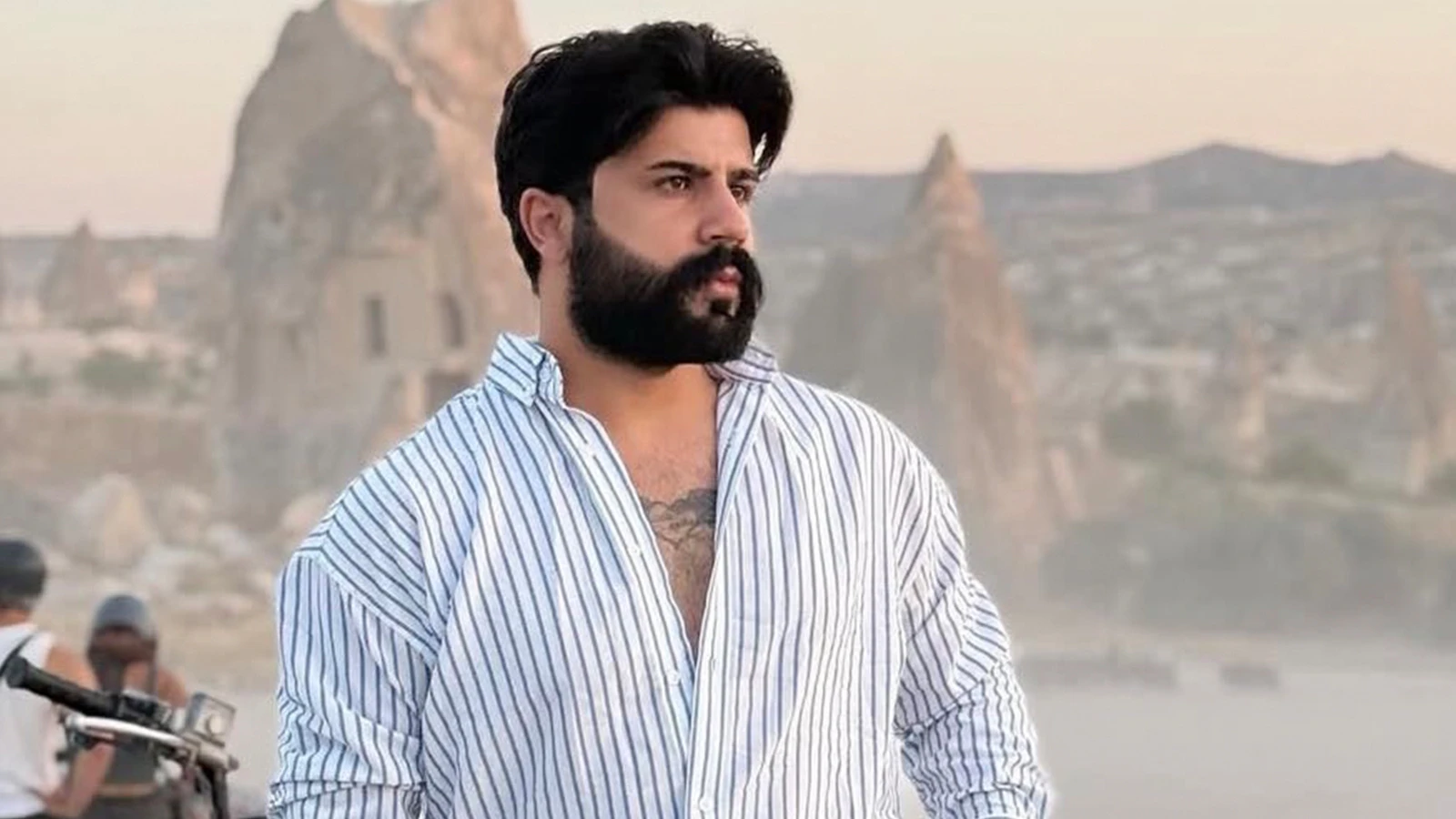 TikTok fenomeni 'Arda Edeoğlu' 3 kızının yanında silahlı saldırıda öldürüldü