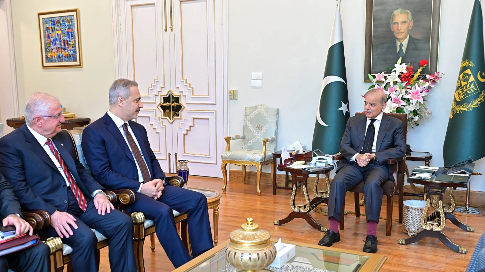 Bakan Fidan ile Bakan Güler, Pakistan Başbakanı Şahbaz Şerif ile görüştü