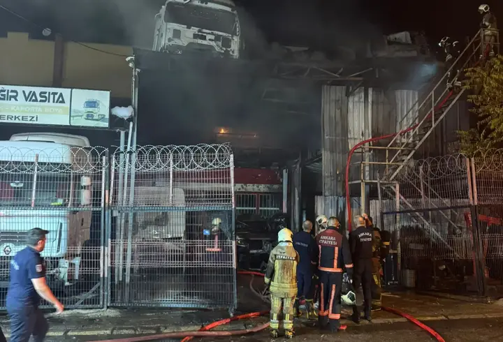 Ankara’da oto tamirhanesinde yangın; iş yerindeki araçlar zarar gördü