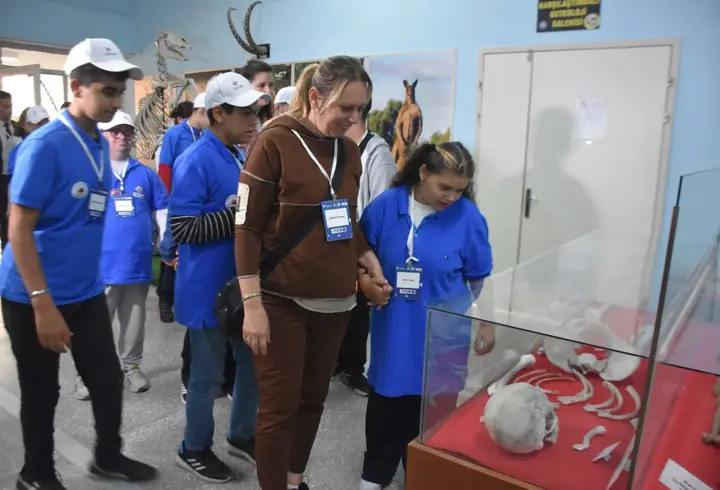 İzmir'de özel öğrencilere doğa ve bilim yolculuğu