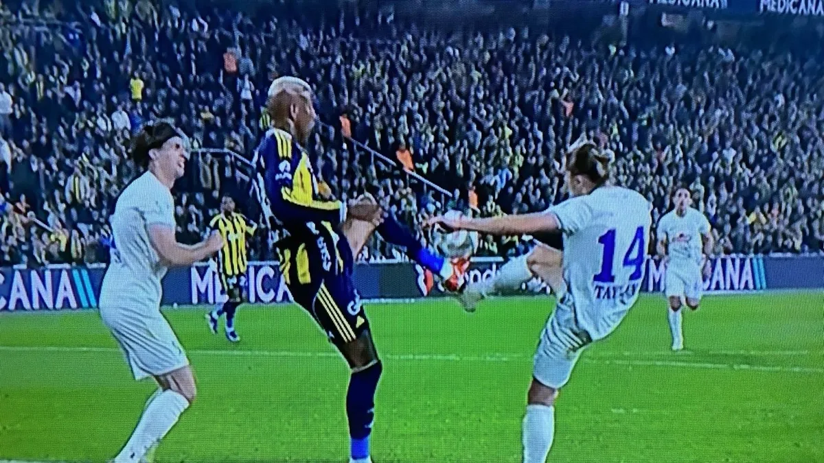 Fenerbahçe-Çaykur Rizespor maçında penaltı kararı!
