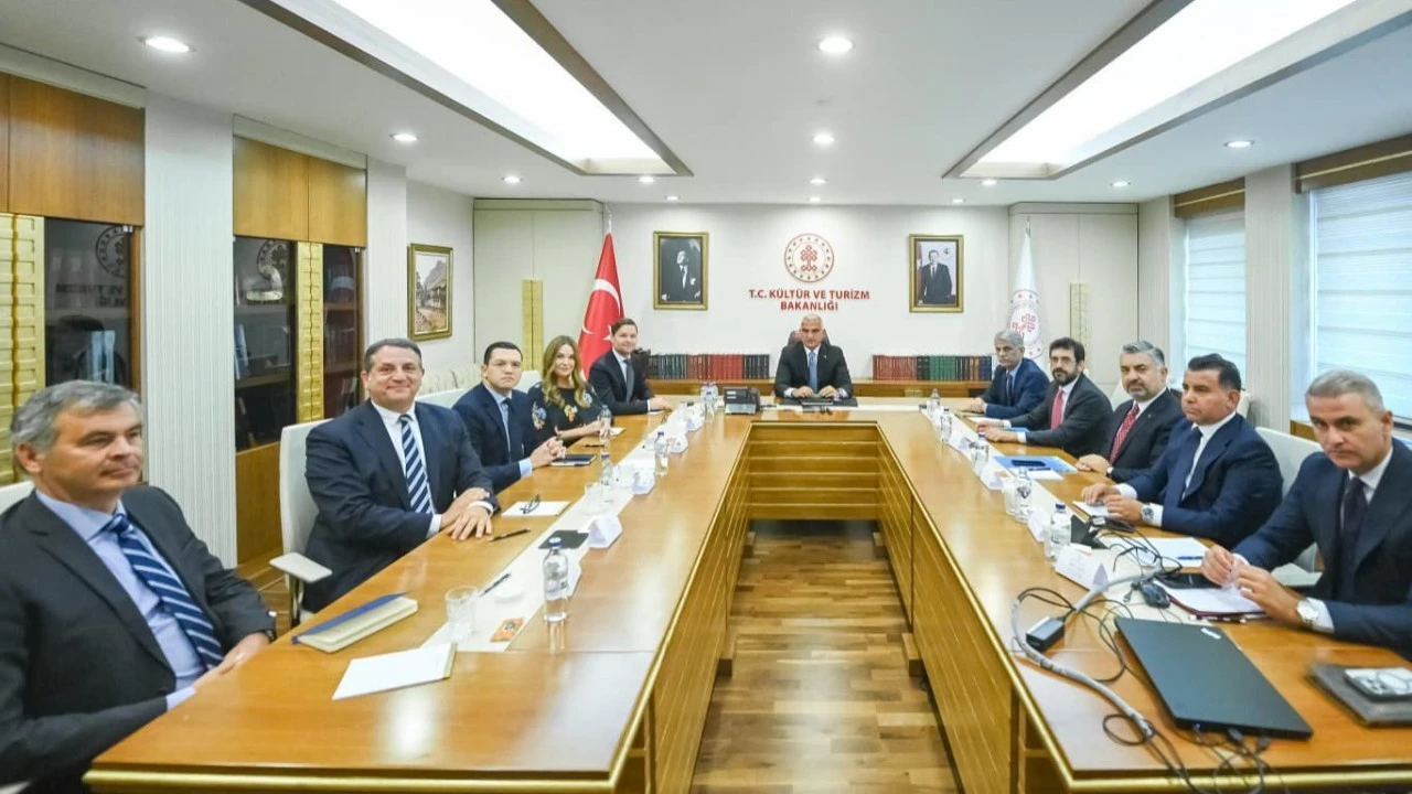 Bakan Ersoy duyurdu! Spotify, Türkiye'de ofis açıyor