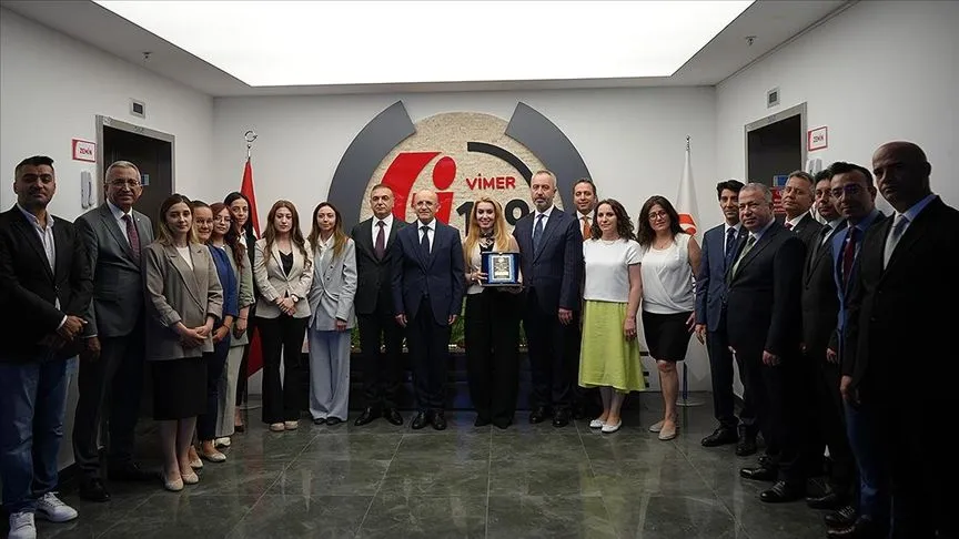 Bakan Şimşek, yurt dışından ödül alan VİMER'i ziyaret etti