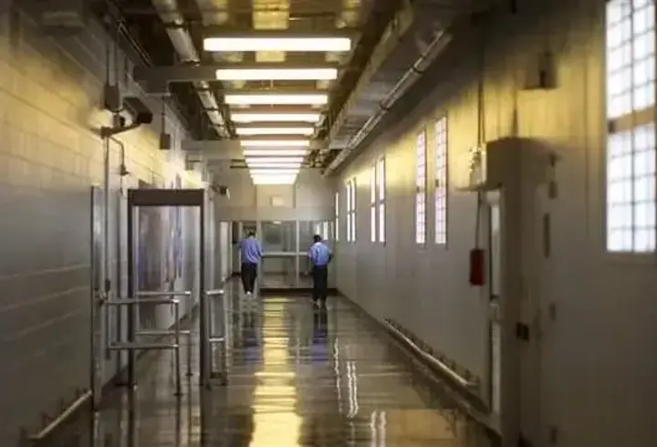 ABD'de 12 saatlik alarm: Firar ettiği sanılan 'kayıp' mahkum, meğer adliyede unutulmuş...