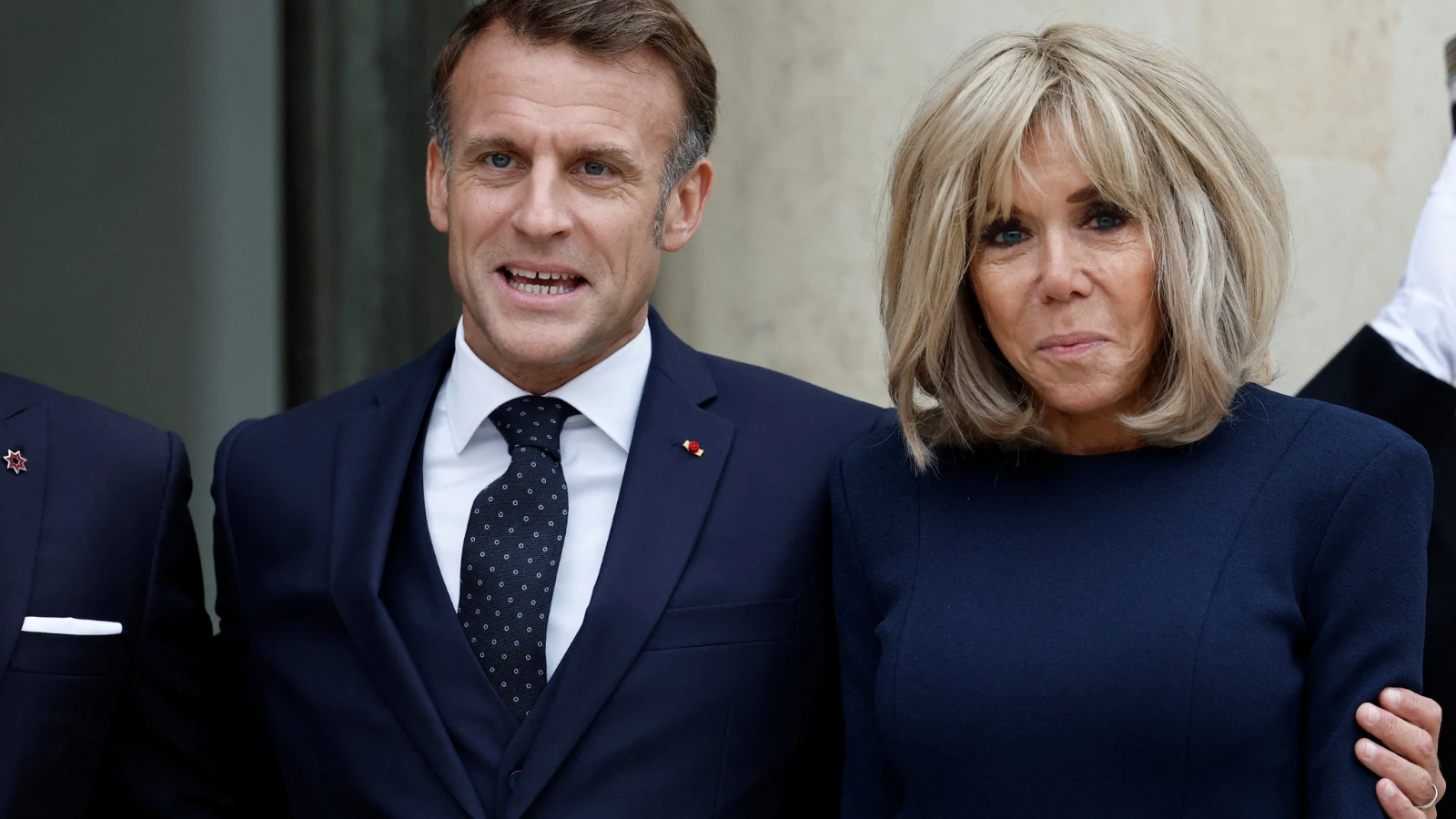 'Brigitte Macron aslında bir erkek' miti sınır tanımıyor: Resmi sitede ismine erkek adı eklediler!