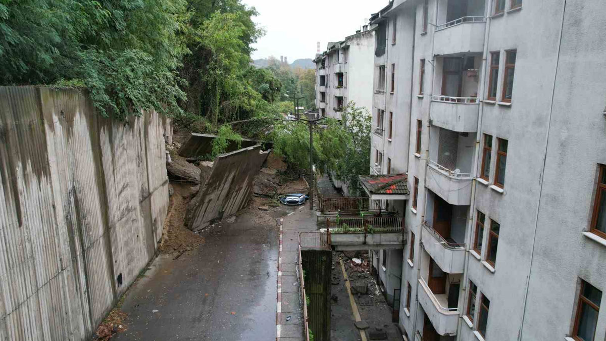 Zonguldak’ta Heyelanın Boyutu Gün Ağarınca Ortaya Çıktı: 49 Daire Tahliye Edildi