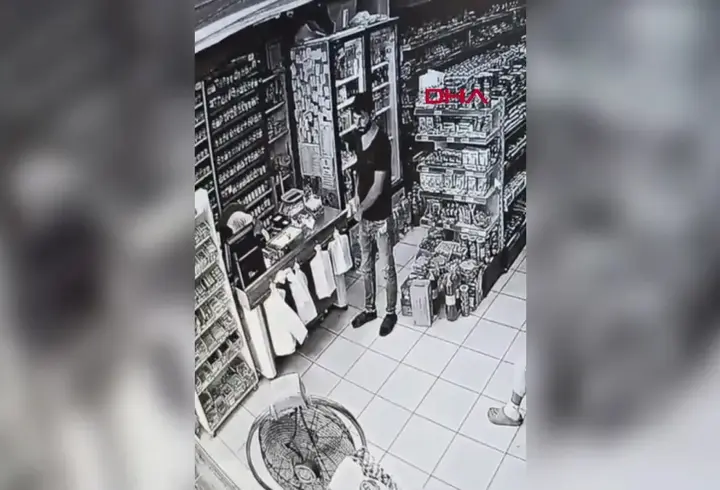 Dehşet evi! Kan donduran satırlar: Ev arkadaşının boğazını kesti