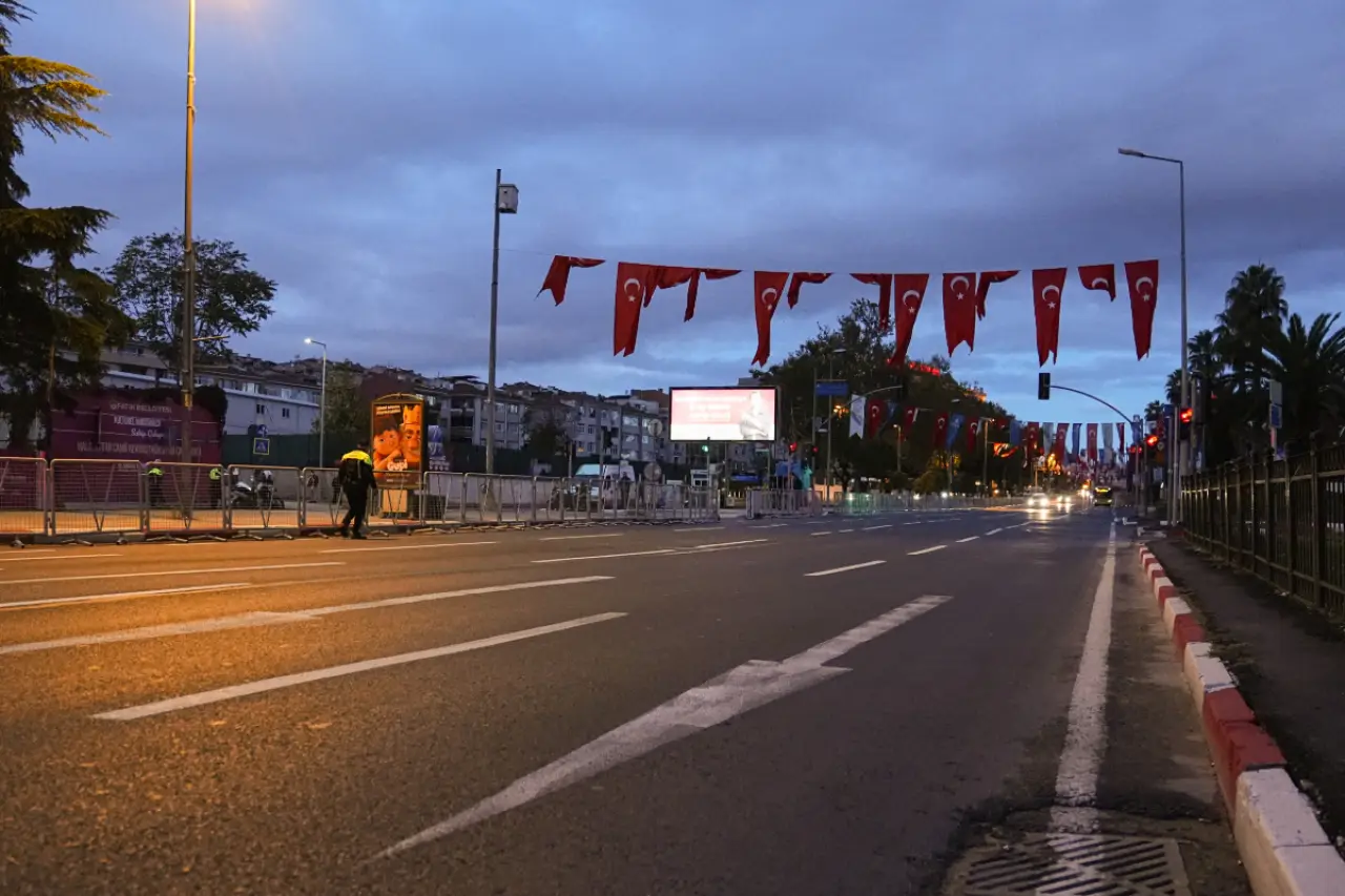 İstanbul'da Bazı Yollar Trafiğe Kapatıldı