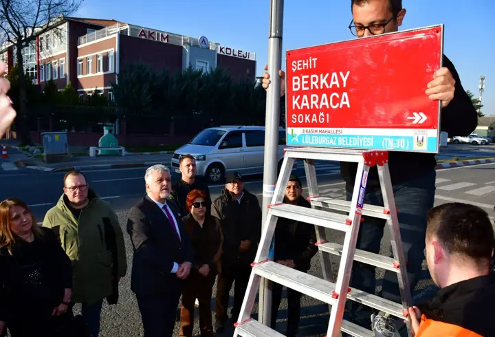 Şehit Astsubay Berkay Karaca’nın ismi yaşadığı sokağa ve durağa verildi
