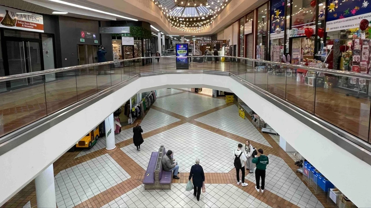 43 yıllık alışveriş merkezi tarih oluyor: Dev yapı yıkılıyor