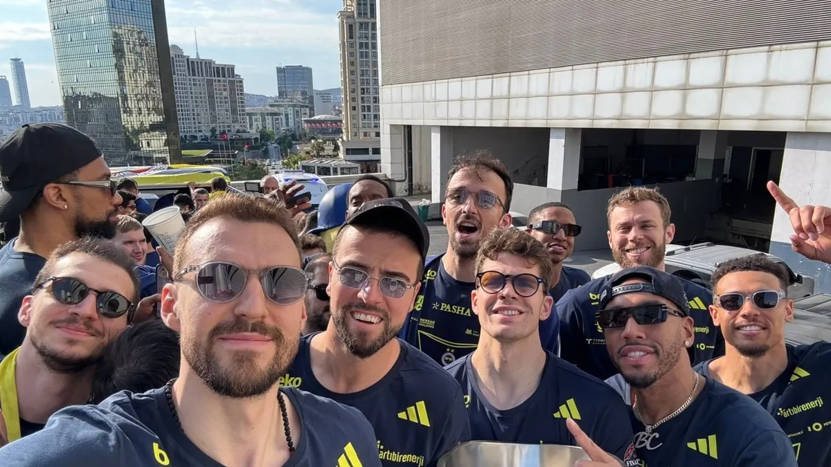 Fenerbahçe Beko THY Euroleague şampiyonluğunu kutladı!
