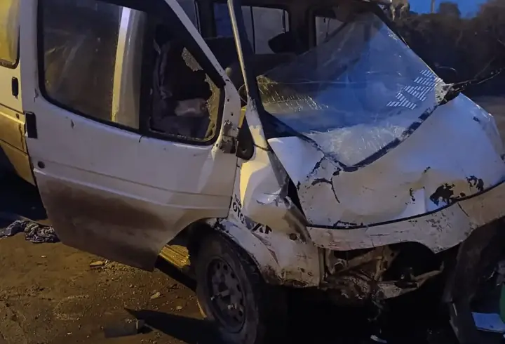 Sinop'ta işçi servis minibüsü ile otomobil çarpıştı: 1 ölü, 10 yaralı