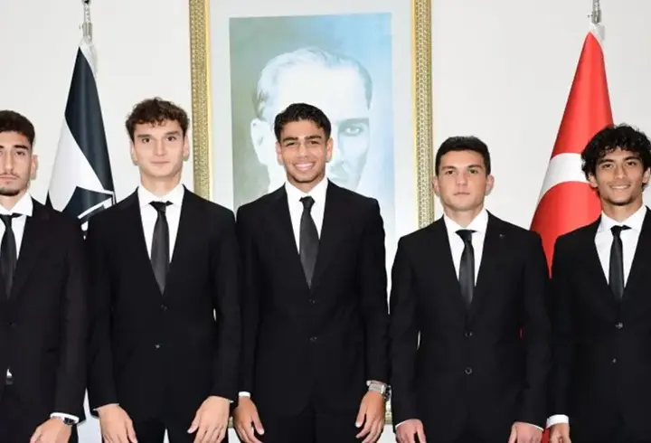 Beşiktaş’ta 5 futbolcuyla sözleşme imzalandı