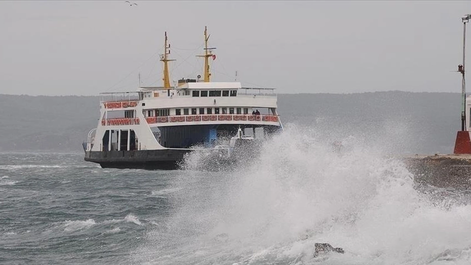 Deniz ulaşımına 'hava muhalefeti' engeli: Feribot seferleri iptal edildi