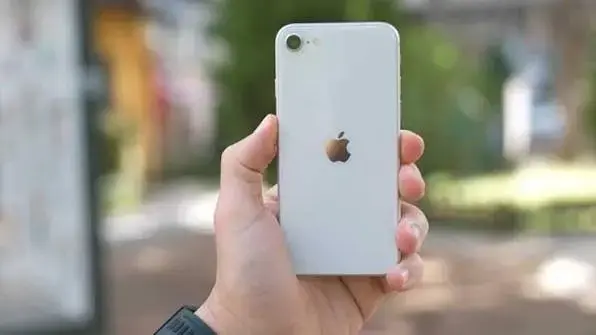 Sanılanın Aksine 'Ucuz' Demek Değil! iPhone Se'deki İki Harfin Gerçek Hikayesi