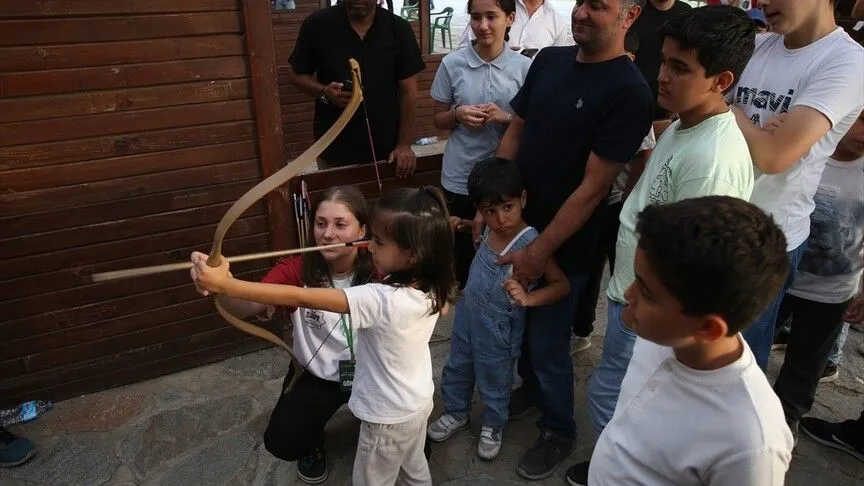 Malazgirt Zaferi etkinliklerinin ilk gününde 3 bini aşkın kişi ok atmayı deneyimledi