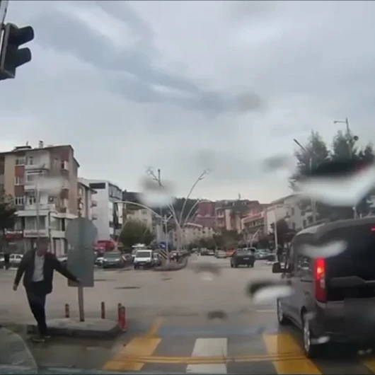 Tokat'ta İlerlemekte Güçlük Çeken Ambulansa Diğer Sürücüler Yardım Etti