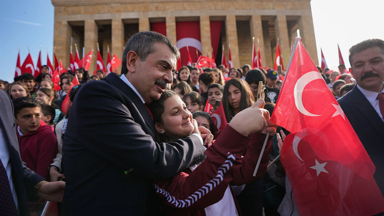 Bakan Tekin, öğrencilerle Anıtkabir'i ziyaret etti