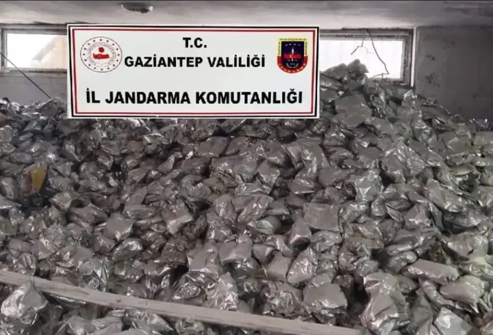 Gaziantep'te 11 tona yakın sahte bebek maması ele geçirildi
